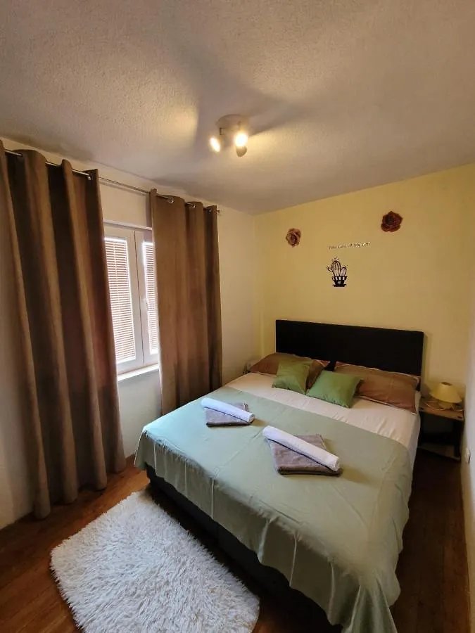 Apartment Anita トロギール